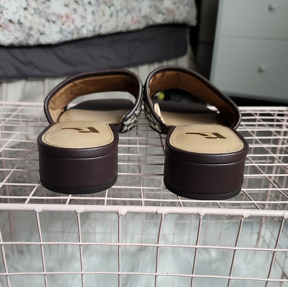 Sz 9.5 Report Slide Sandals